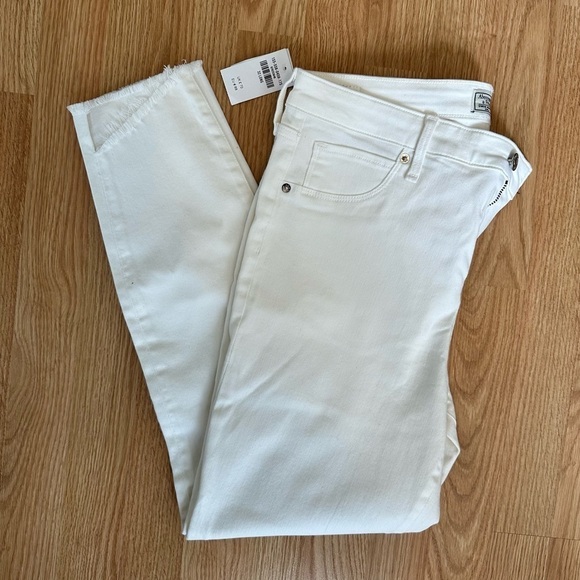 *NWT* Abercrombie & Fitch White Denim Simone High Rise Ankle Jeans, Size 32 - Picture 1 of 4